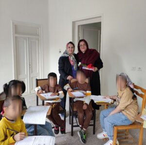 2 تجلیل مؤسسه دارالاکرام از معلمان همیار به مناسبت روز معلم