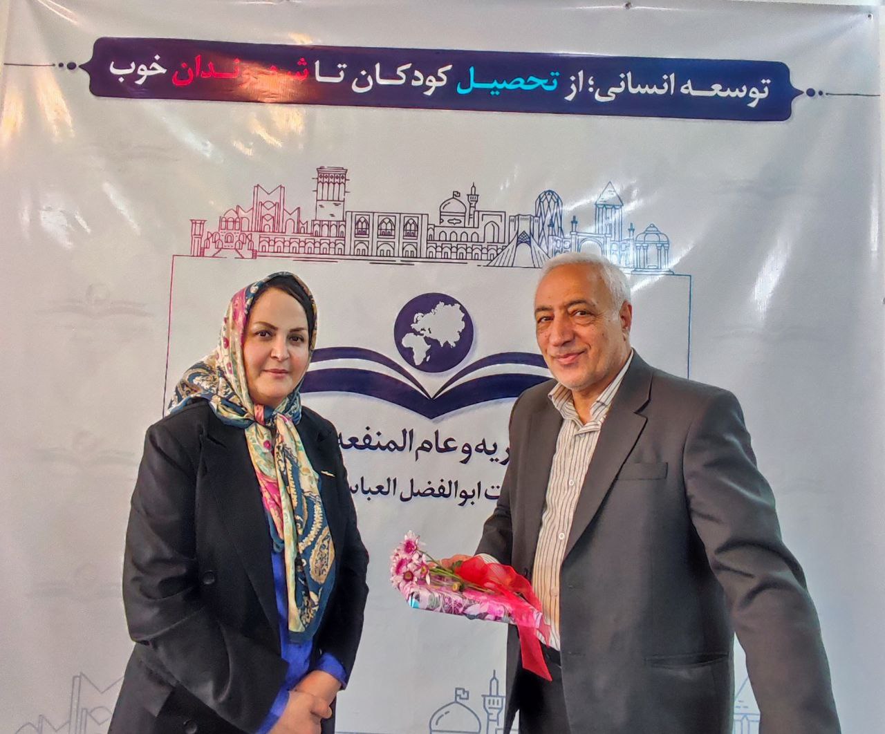 5 تجلیل مؤسسه دارالاکرام از معلمان همیار به مناسبت روز معلم