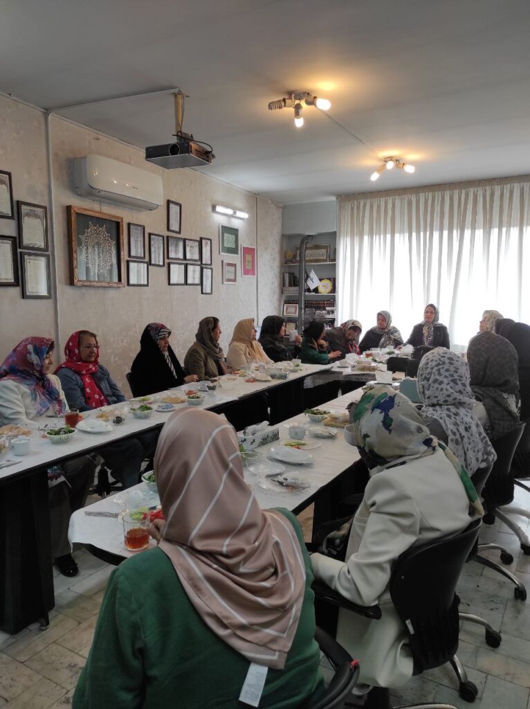 stdvhk حضور پرشور بانوان نیکوکار در مؤسسه دارالاکرام مشهد برای حمایت از دانش‌آموزان بورسیه