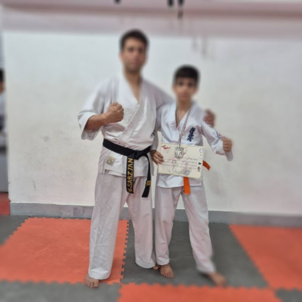 IMG 20250830 235033 855 اهدای دوچرخه به یکی از دانشآموزان دارالاکرام لرستان