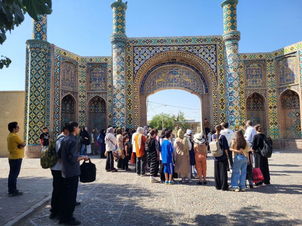 IMG 7902 پویش «بازگشت به مدرسه» در دارالاکرام البرز پایان یافت