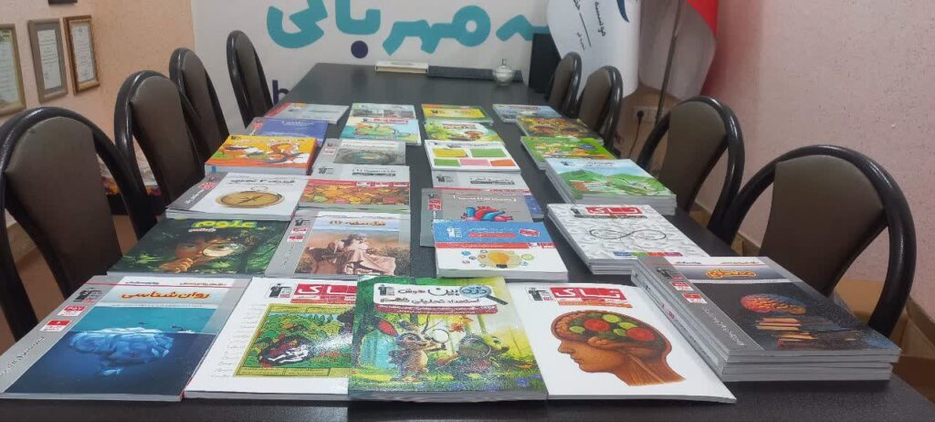 photo19926505039 دانش‌آموزان ورامین بسته‌های معیشتی دریافت کردند