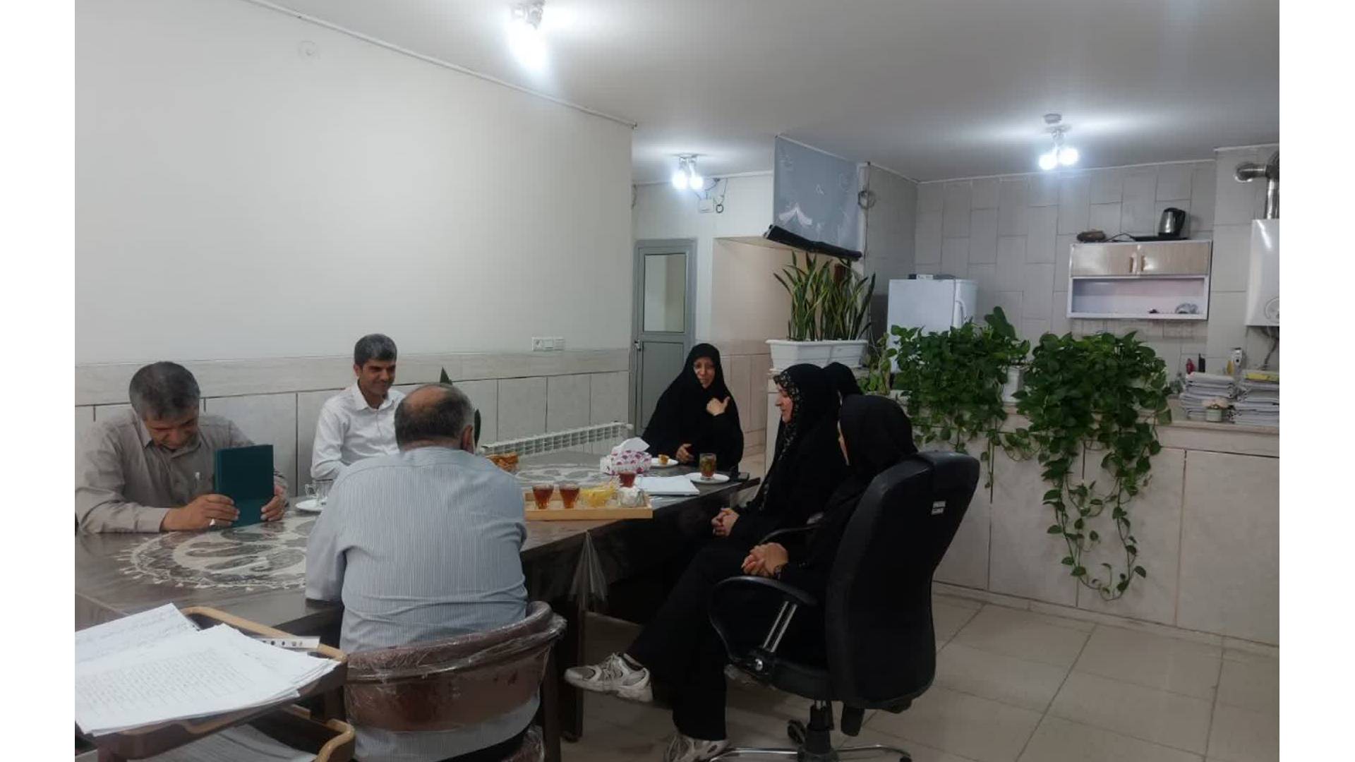 photo20317115607 1 حضور خادمیاران رضوی در دارالاکرام شعبه نجفآباد و آغاز همکاریهای مشترک در حوزه بهداشت، فرهنگ و کارآفرینی