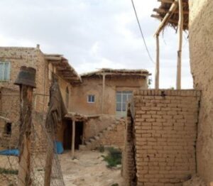 photo 2025 08 02 13 02 37 1  بازدیدهای سالانه شعبه خمین برای شناسایی دانش‌آموزان کم برخوردار در شهر و روستا