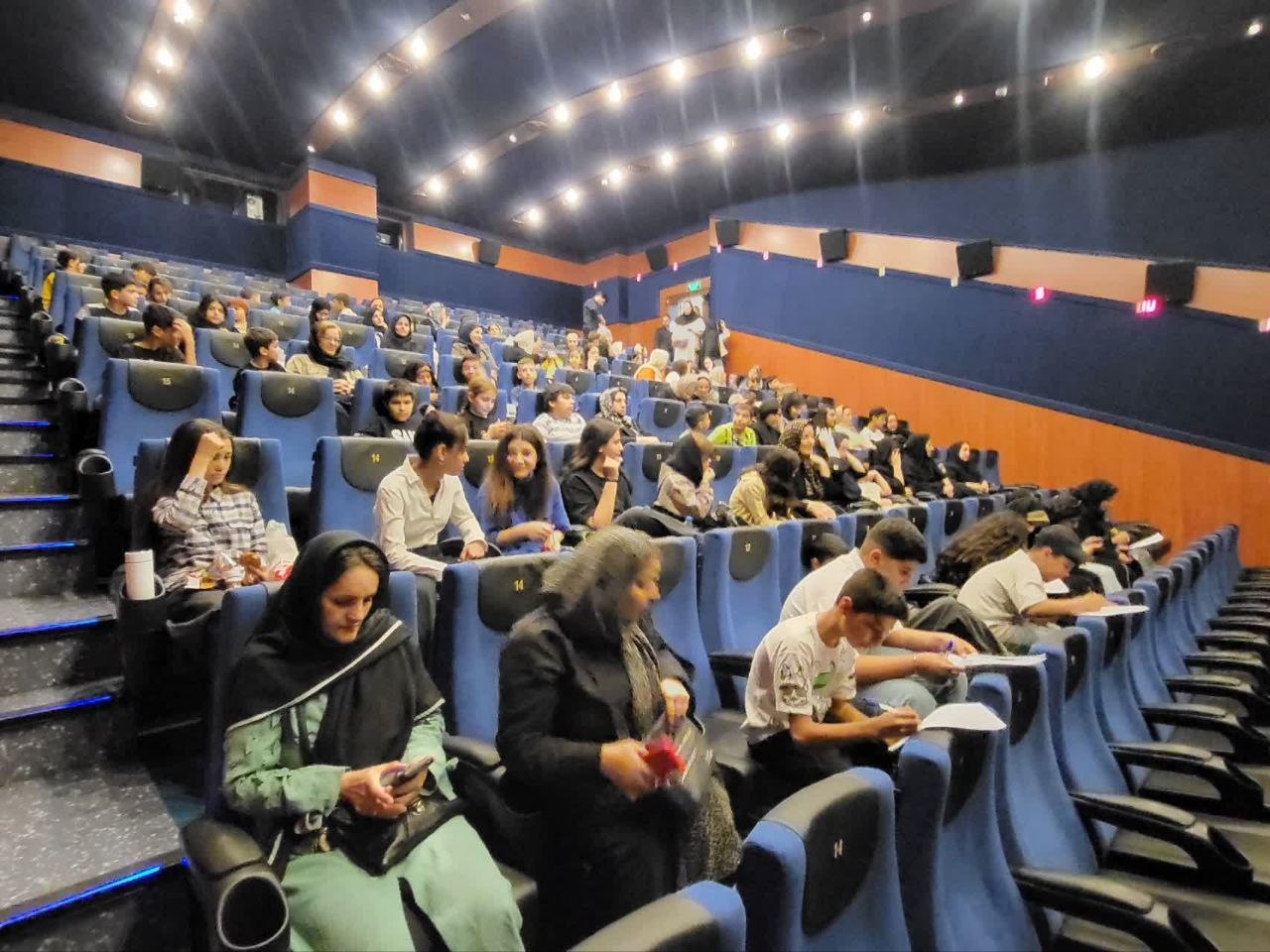 photo 2025 10 31 11.23.34 دانشآموزانِ غدیر و دارالاکرامِ البرز در اردوی سینمایی شرکت کردند