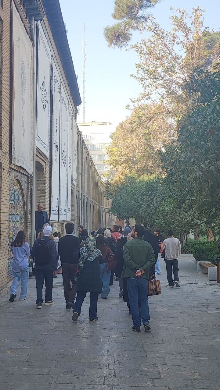 photo 2025 11 20 23.15.27 دانش‌آموزانِ دارالاکرامِ البرز از کاخ گلستان بازدید کردند