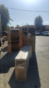 photo ۲۰۲۵ ۱۱ ۲۵ ۰۹ ۳۴ ۳۴ 2 تامین لوازم خانگی برای ده خانواده دارالاکرام در شیراز