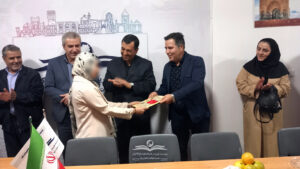 تجلیل از دانش آموزان کنکوری دارالاکرام آذرشهر4 درخشش بورسیه‌های دارالاکرام آذرشهر در کنکور ۱۴۰۴؛ برگزاری مراسم تجلیل از رتبه‌های برتر