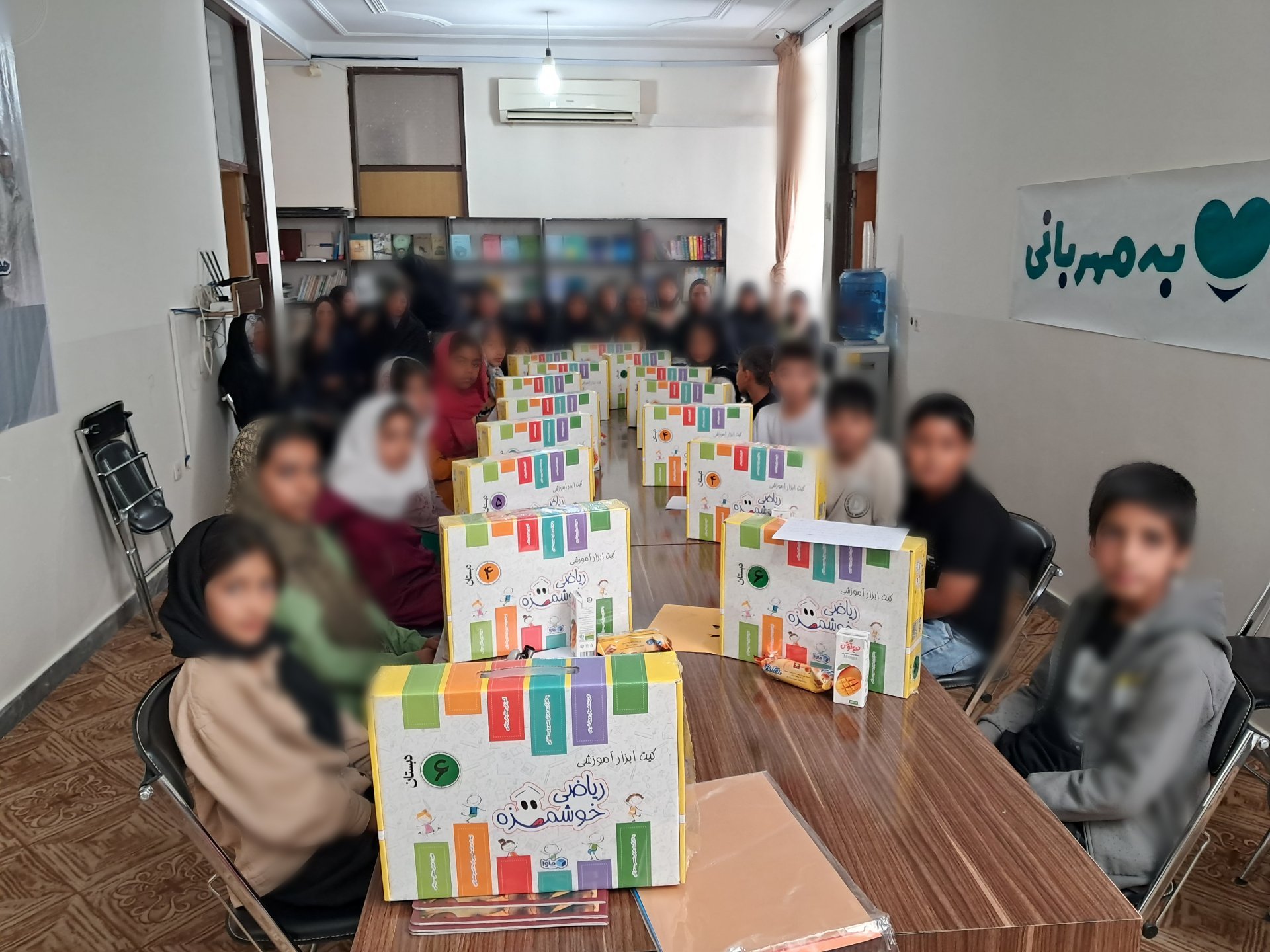 ۲۰۲۵۱۱۲۰ ۱۱۰۸۱۵ اهدای بسته‌های آموزشی «ریاضی خوشمزه» به ۱۵ دانش‌آموز ابتدایی در دارالاکرام جیرفت