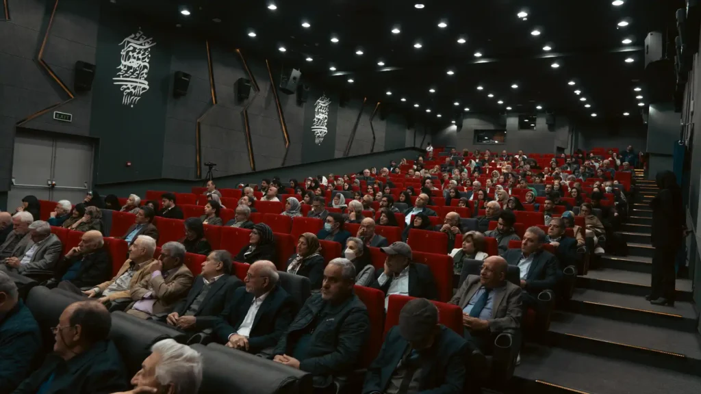 DSC04832 copy خمین آموزش مهارت‌های ارتباطی را در اولویت قرار می‌دهد