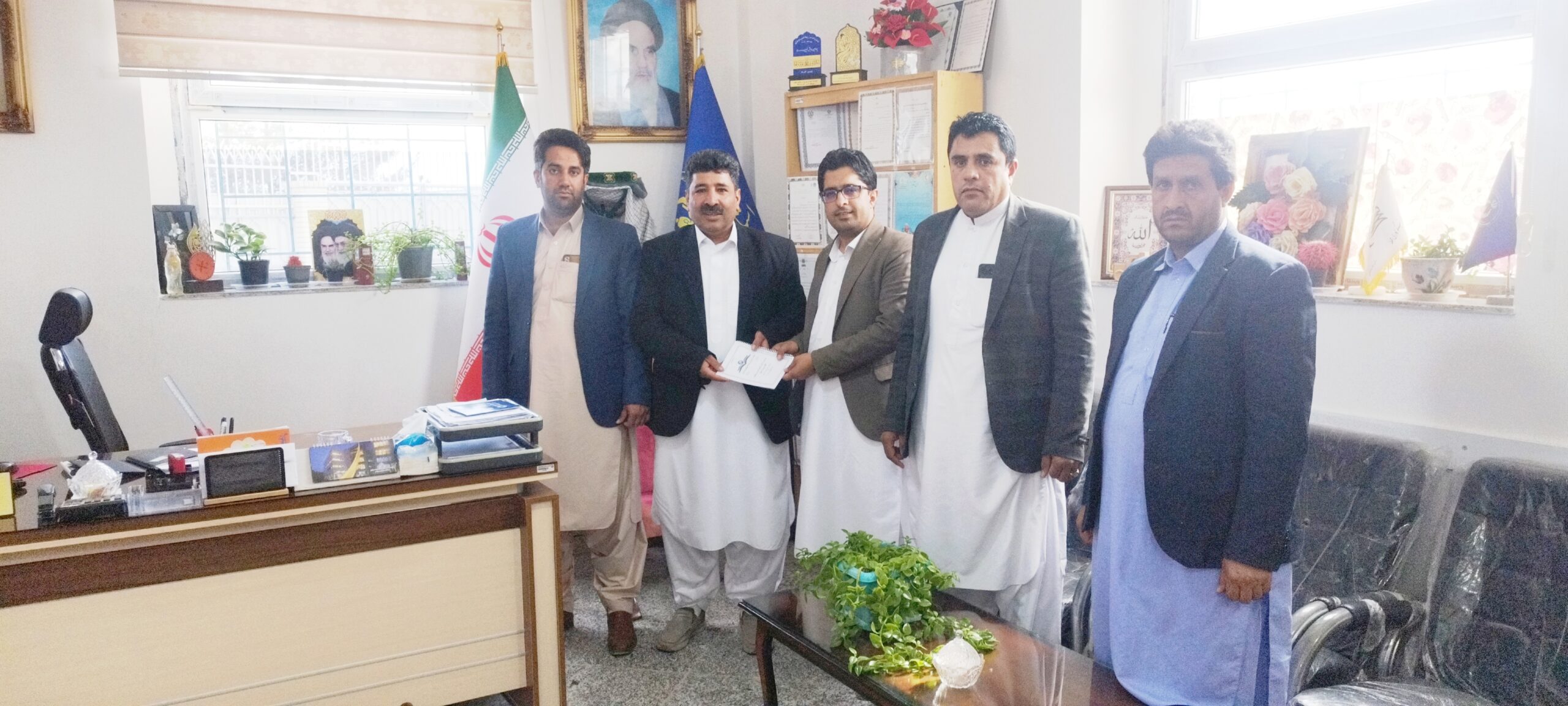 IMG ۲۰۲۵۱۲۰۳ ۱۱۰۶۲۸ scaled جلسه هماندیشی با مسئولان شهرستان تفتان برای حمایت از دانشآموزان فاقد سرپرست مؤثر و ارائه گزارش عملکرد دارالاکرام خاش