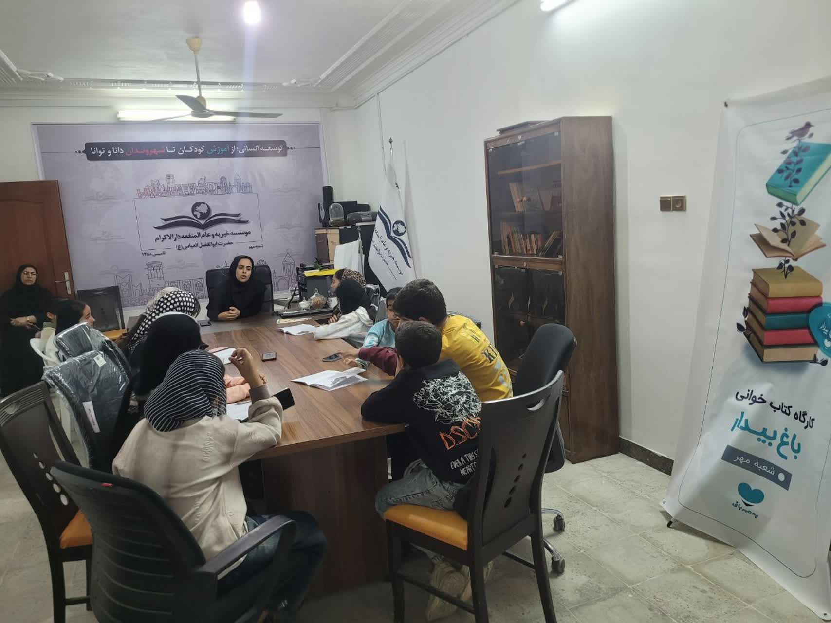 photo 2025 12 12 20 26 51 برگزاری دومین کارگاه کتابخوانی «باغ بیدار» در دارالاکرام مُهر