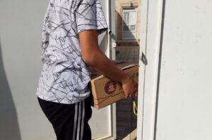 photo 2025 12 16 09 38 55 توزیع 264 سبد کالای معیشتی به ارزش 660 میلیون تومان در دارالاکرام خمین