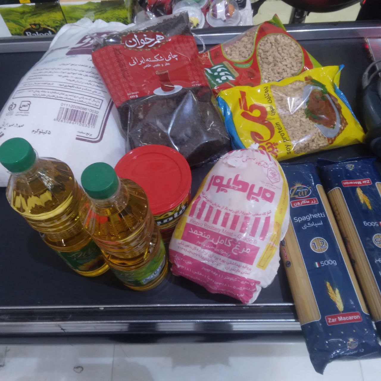 photo 2025 12 21 18.21.00 دارالاکرام البرز گرمای یلدا را به کودکان هدیه کرد