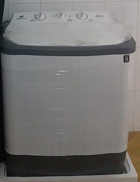 photo 2025 12 22 10 38 28 دانش‌آموزان دارالاکرام مهر از کتاب‌های کمک‌آموزشی برخوردار شدند