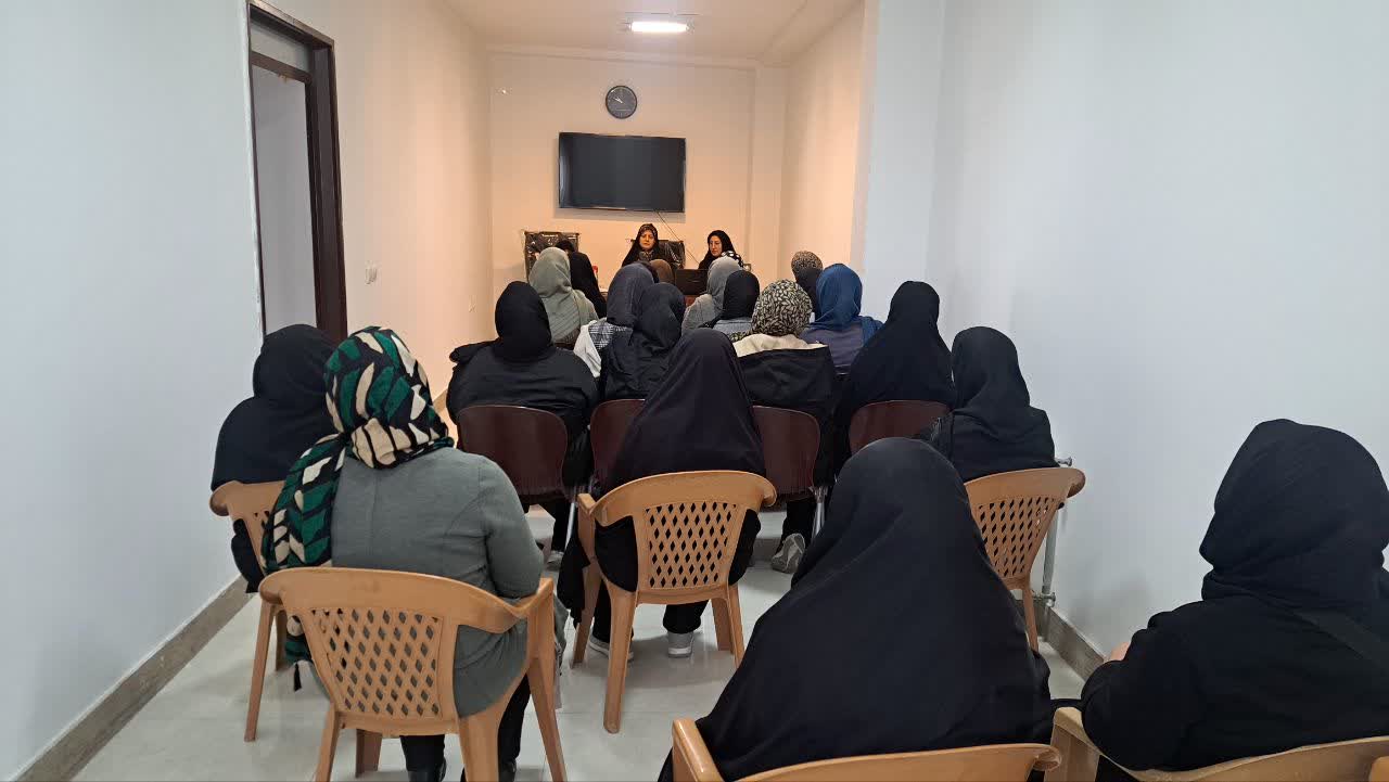 photo 2025 12 22 11 21 12 1 برگزاری کارگاه خودآگاهی ویژه مادران دارالاکرام خمین
