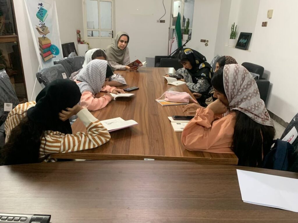 photo 2025 12 28 20 06 49 راه اندازی کارگاه اشتغال طراحی و دوخت در شعبه مشهد