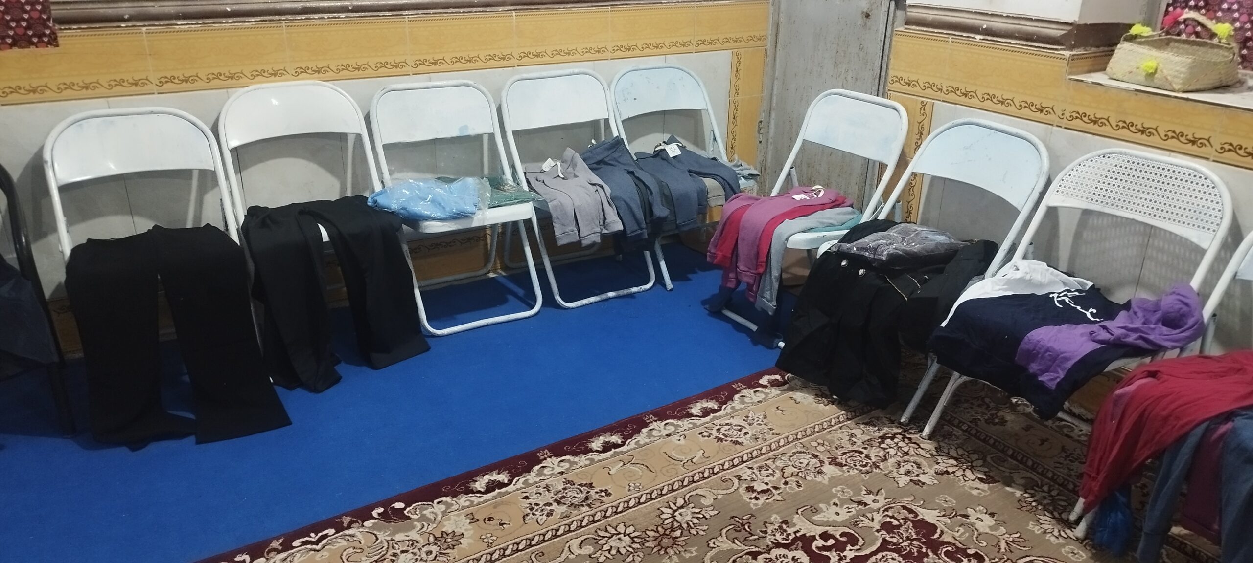 IMG 20251229 070516 scaled توزیع لباس گرم میان دانشآموزان عضو دارالاکرام خاش