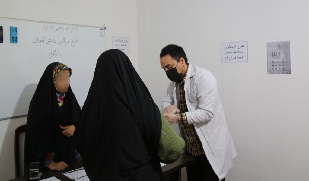 photo24281457350 غربالگری جامع سلامت جسم و روان دانش‌آموزان دارالاکرام قم