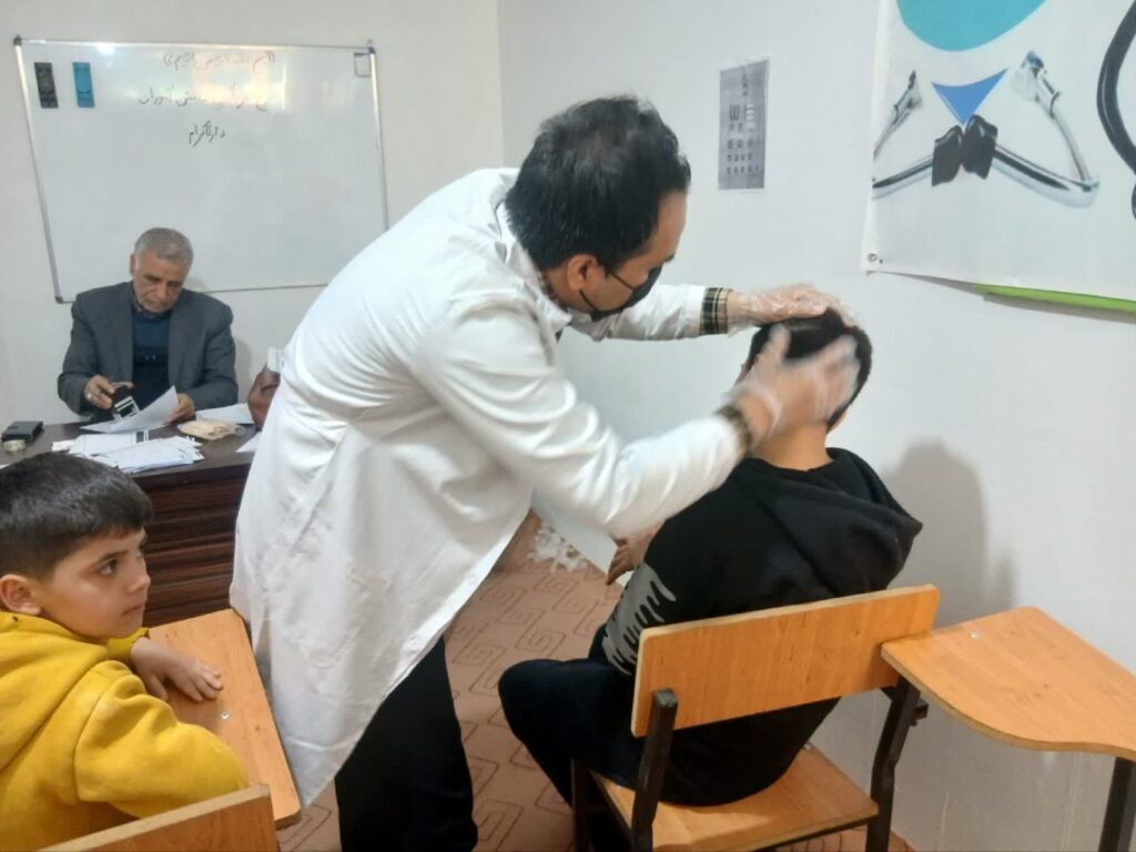 photo24281457622 غربالگری جامع سلامت جسم و روان دانشآموزان دارالاکرام قم