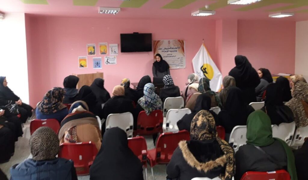 photo 2026 02 17 08 36 18 1 توزیع ۵۵ بسته مرغ گرم میان دانش‌آموزان دارالاکرام لرستان به مناسبت شب یلدا