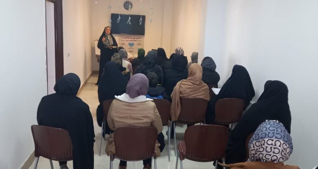 photo 2026 02 17 08 38 29 توزیع ۵۵ بسته مرغ گرم میان دانش‌آموزان دارالاکرام لرستان به مناسبت شب یلدا