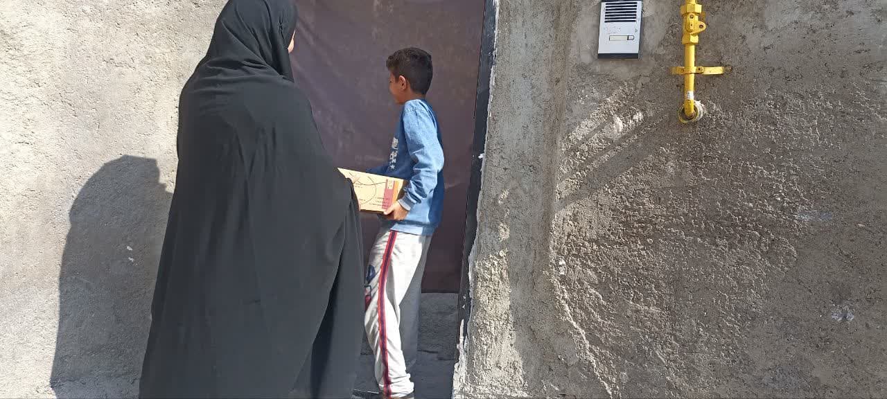 photo ۲۰۲۴ ۱۰ ۱۴ ۱۱ ۱۱ ۳۹ توزیع ۱۲۸ بسته معیشتی میان دانشآموزان دارالاکرام آذرشهر